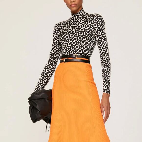 Tory Burch Black White Flower Top SIZE 8 Bodycon Long Sleeve Mockneck Silk $448 - Picture 1 of 13
